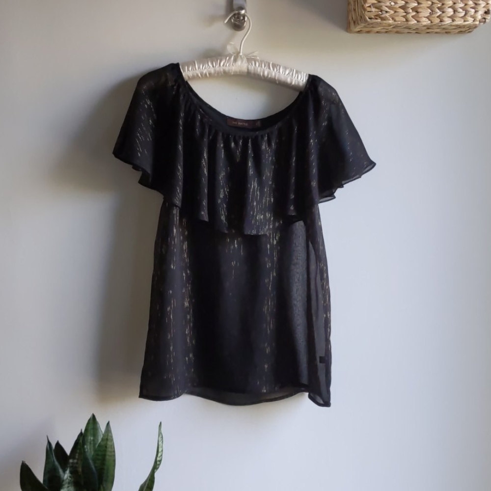 EUC flutter top with gold metallic design